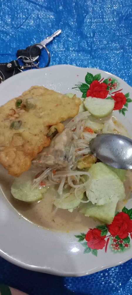 Prihatin Berjuang, Sejarah Lontong