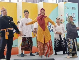 Kabaret KETAPELS Sukses Mengguncang Festival Literasi Jakarta di TIM