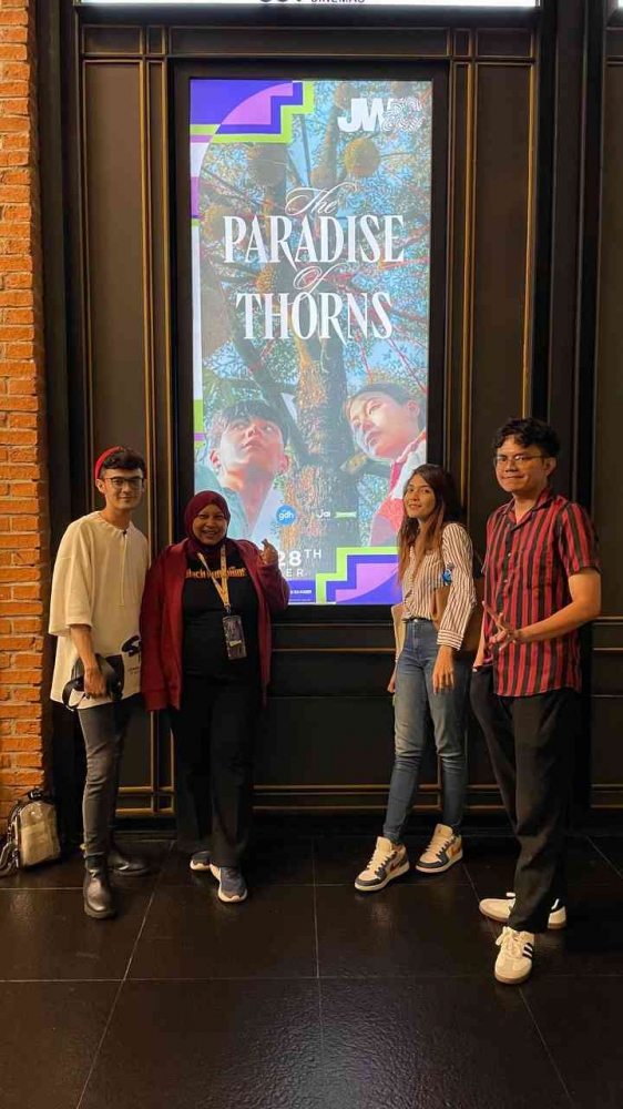 Paradise of Thorns yang Selalu Full House